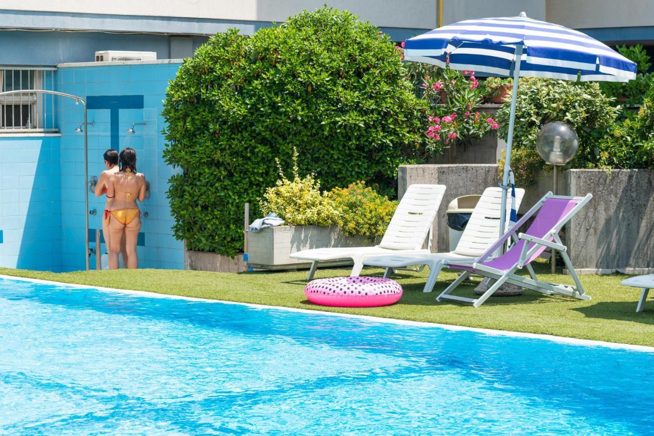 Hotel Caesar Cesenatico Exterior foto
