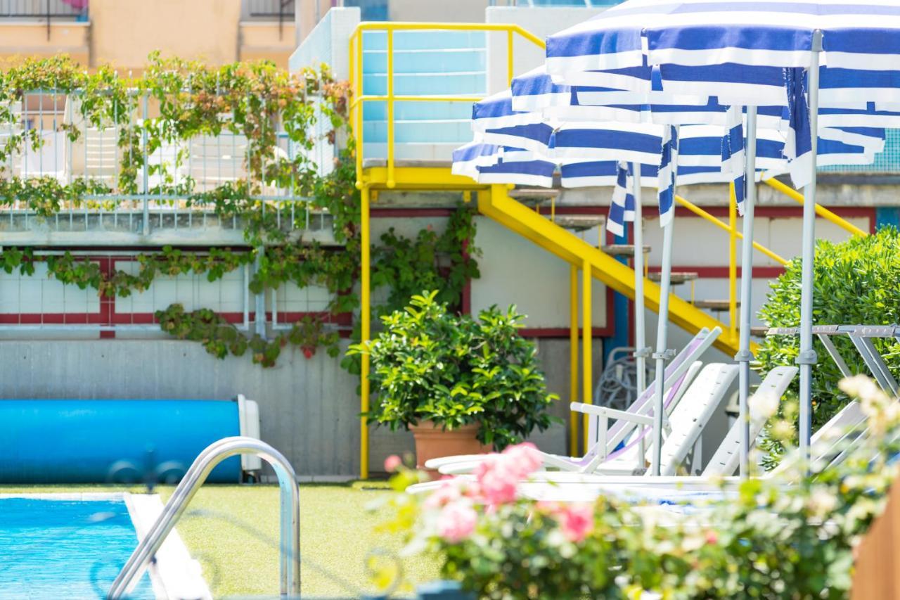 Hotel Caesar Cesenatico Exterior foto