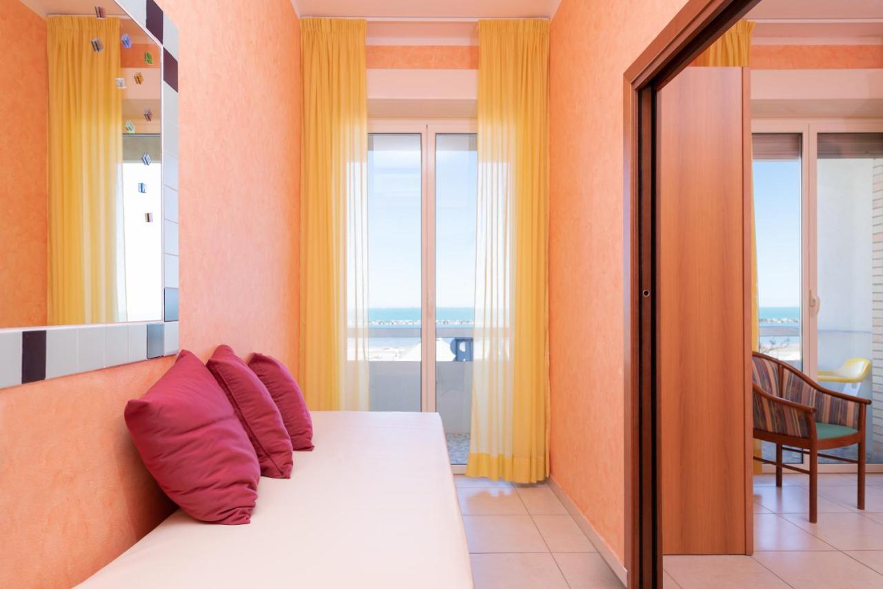 Hotel Caesar Cesenatico Exterior foto