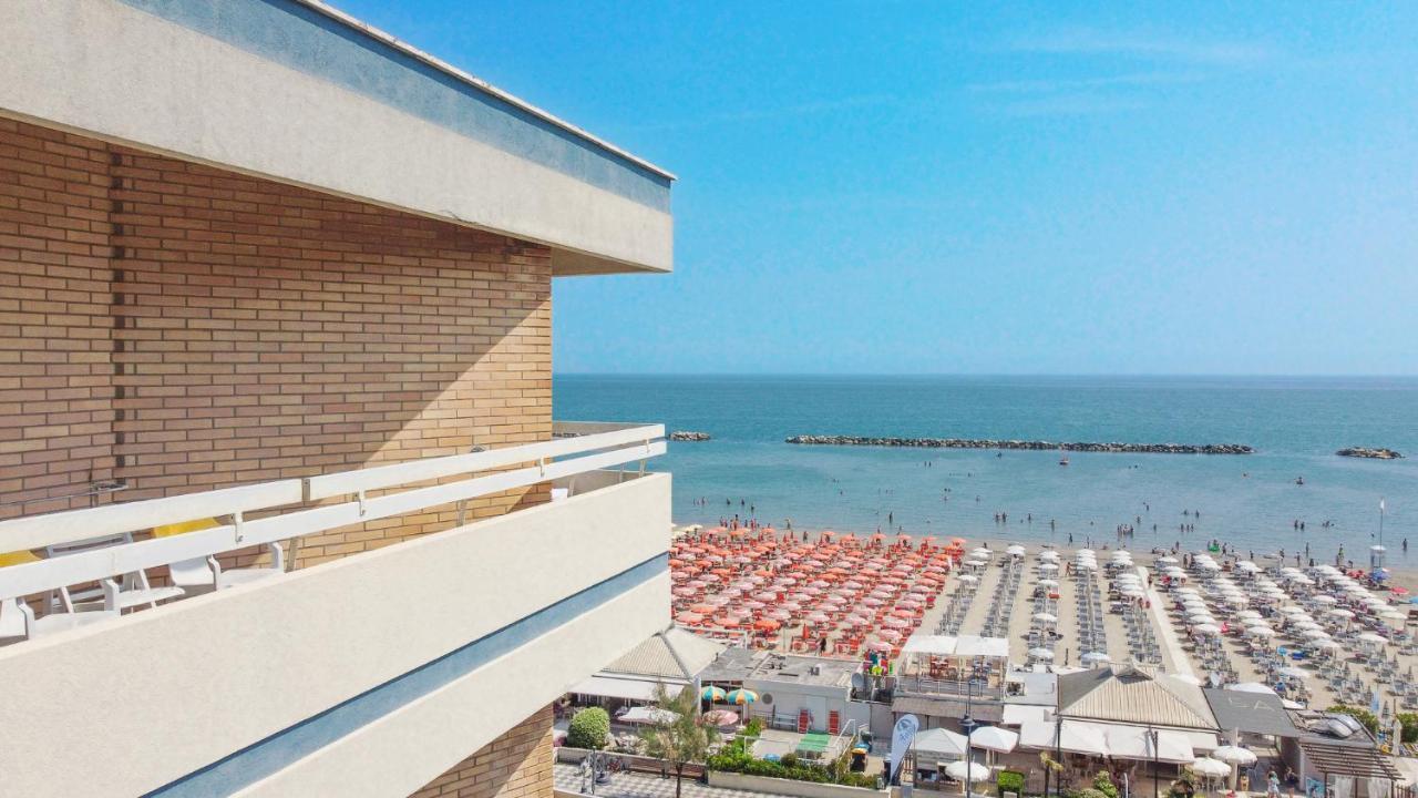 Hotel Caesar Cesenatico Exterior foto