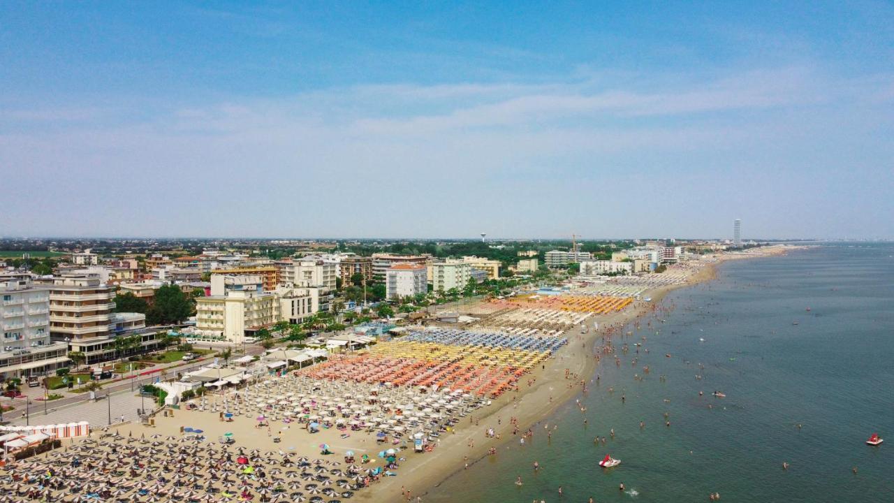Hotel Caesar Cesenatico Exterior foto