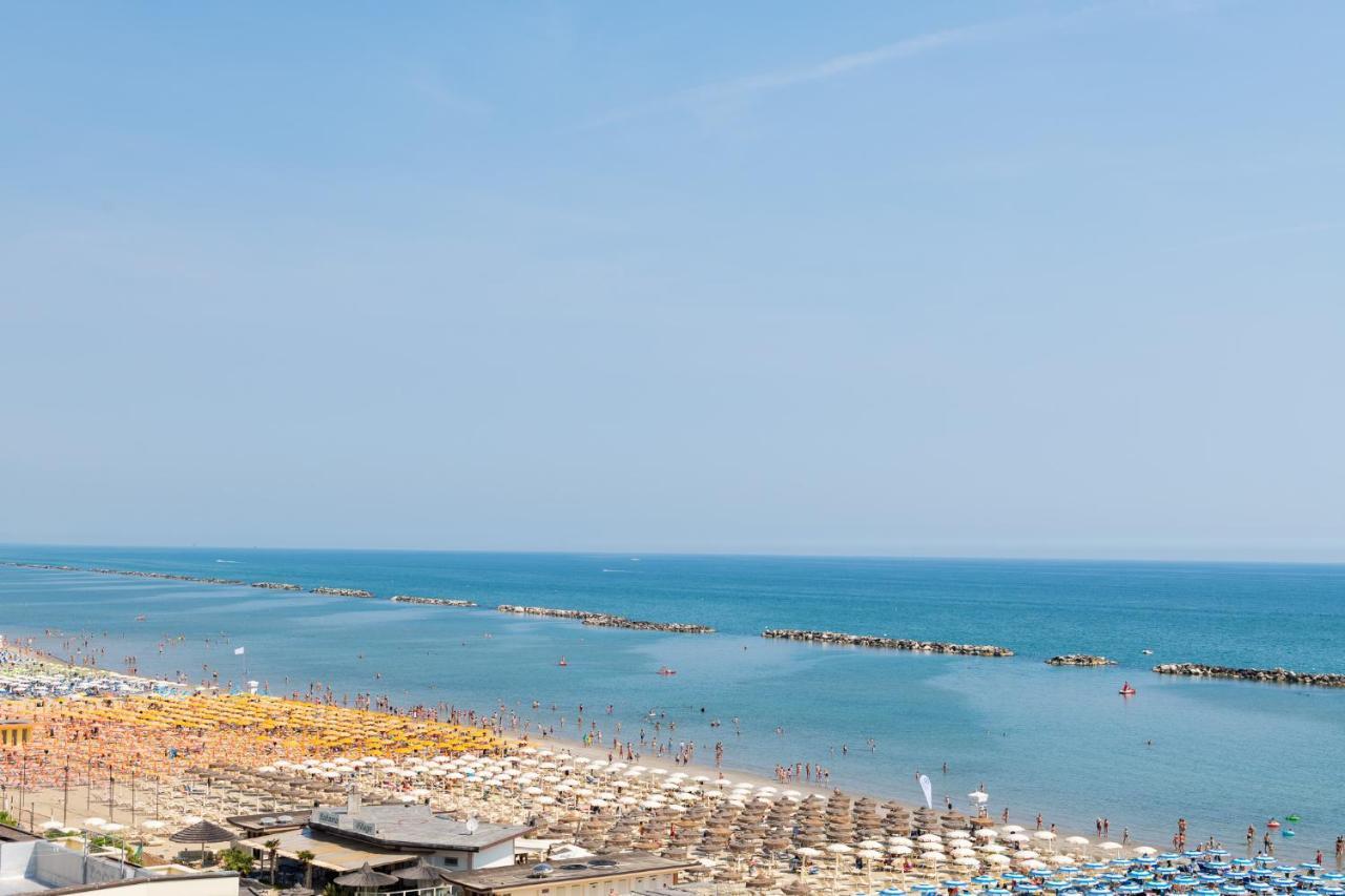 Hotel Caesar Cesenatico Exterior foto