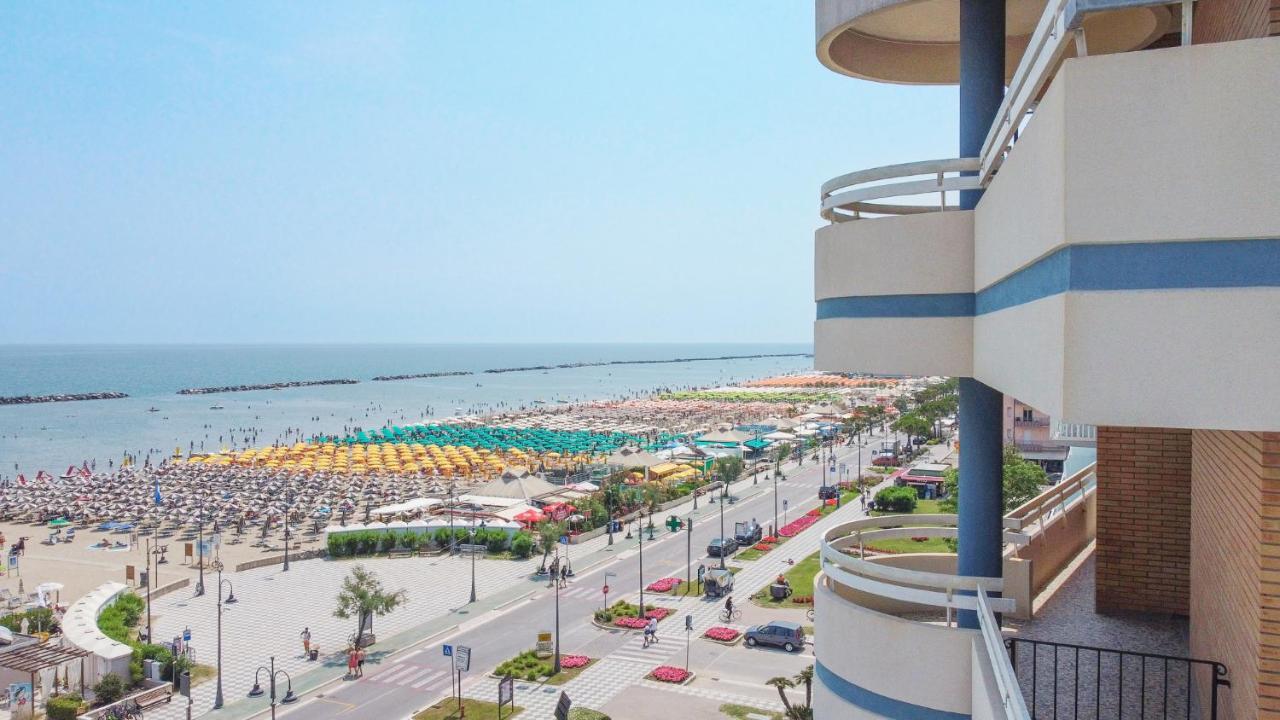 Hotel Caesar Cesenatico Exterior foto