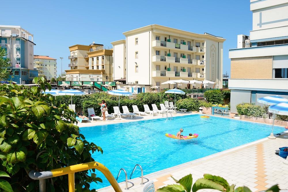 Hotel Caesar Cesenatico Exterior foto